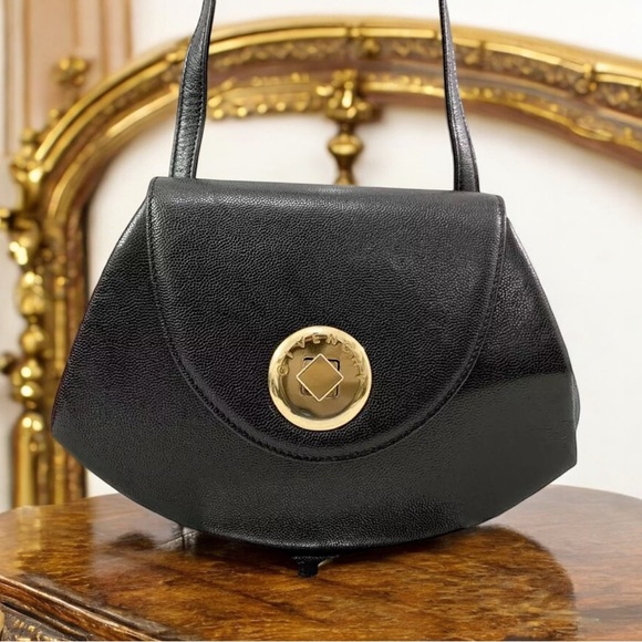 Givenchy Sacs Black Leather Shoulder bag - Picture 1 of 14